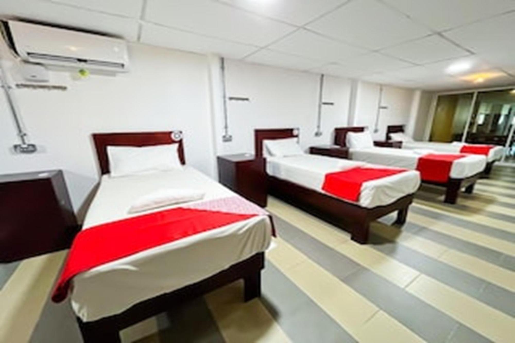 קואלה לומפור Super Oyo 90572 J Hotel Masjid India מראה חיצוני תמונה